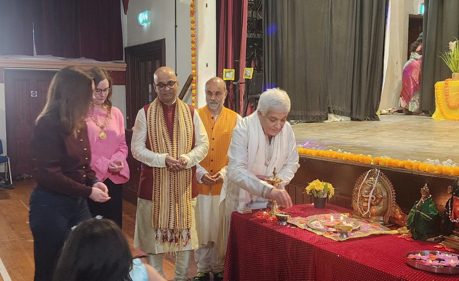 Acting CG attended Deepawali celebrations  at Indian Community Center, Belfast. High Sheriff of Belfast Fiona McAteer and Deputy Lieutenant Nick Price were present on the occasion.